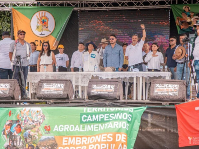 Fotografía de algunos asistentes a la Gran Asamblea Campesina, entre ellos Felipe Harman.