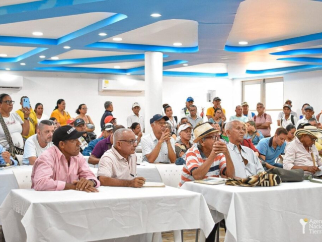 Salon con finqueros asistiendo a la rueda de negocios de la ant ofertada en bolivar