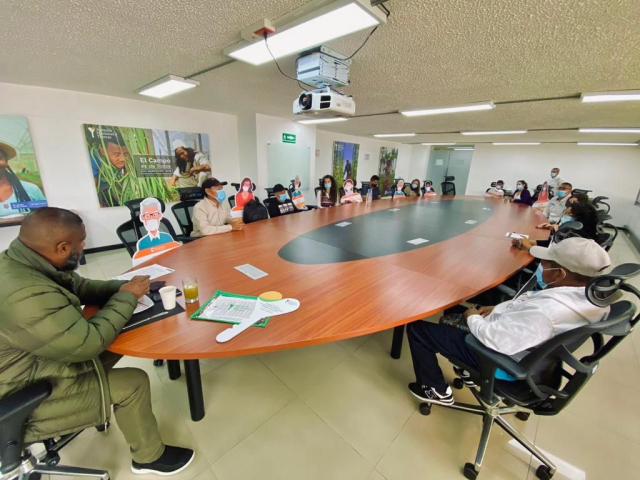 Sala e reuniones de la ANT, donde se reunieron indigenas del del pueblo Wayúu y funcionarios ANT