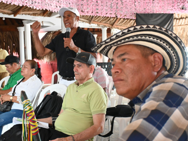 campesinos-en-rueda-de-negocios-monteria