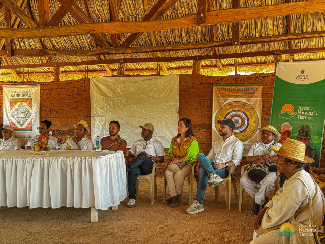 funcionarios-ant-junto-a-indigenas-resguardo-kankuamo-de-santa-marta
