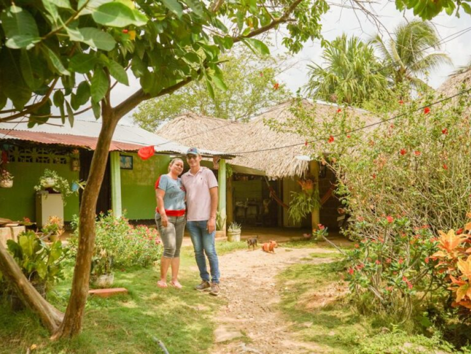 Pareja campesina en su casa.