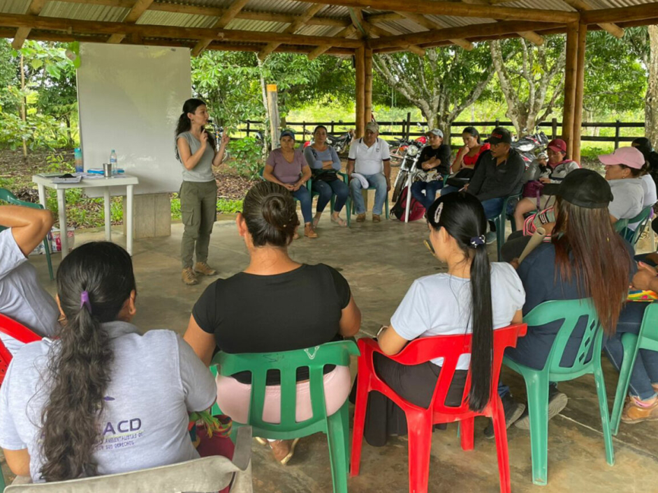 Fotografía de la jornada de fortalecimiento con asociaciones de mujeres rurales.
