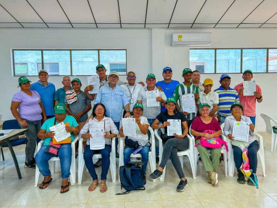 Fotografía de quienes recibieron sus títulos.