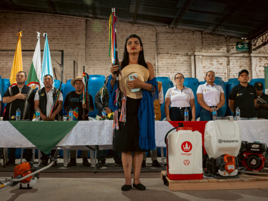 Sesión de entrega a las comunidades indígenas en el Huila.