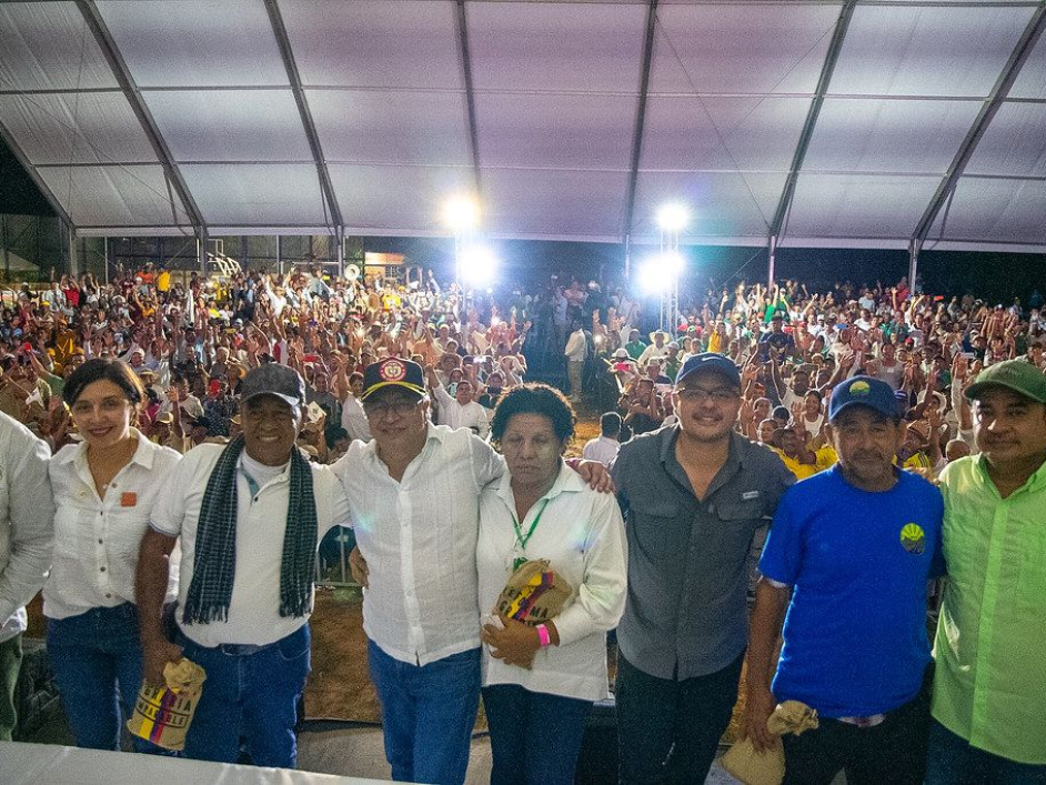Equipo de gobierno de la reforma Agraria en entrega masiva de predios en el Cesar