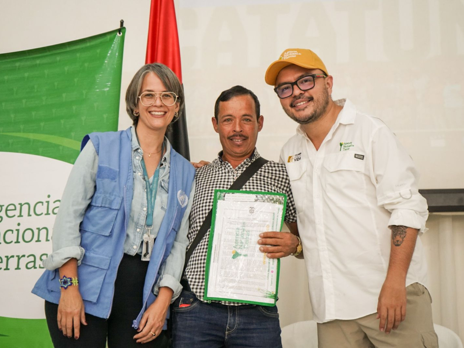 abrego-escenario-primera-entrega-masiva-titulos-agencia-ant