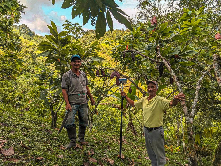 campesinos-de-boyaca-trabajando-la-tierra
