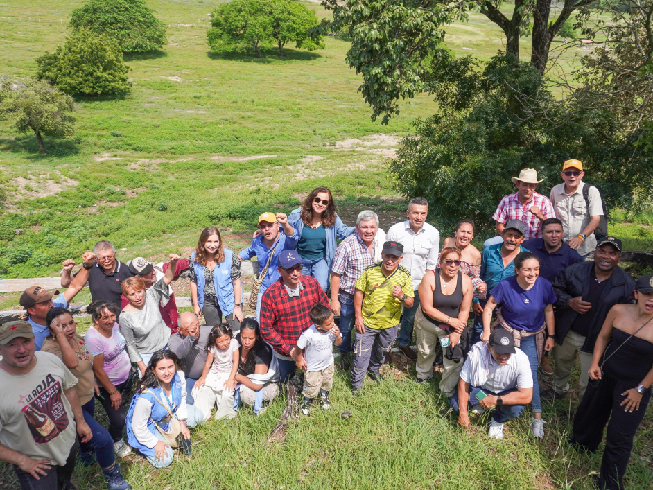 firmantes-de-paz-en-entrega-de-tierras-en-tolima