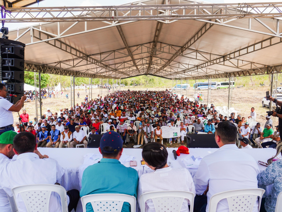 campesinos-y-funcionarios-ministerio-de-agricultura-constitucion-primer-territorio-campesino-agroalimentario-del-cesar
