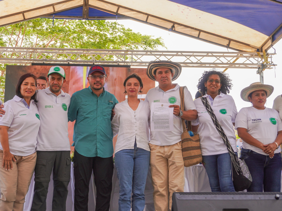 campesinos-y-funcionarios-ministerio-de-agricultura-constitucion-primer-territorio-campesino-agroalimentario-del-cesar