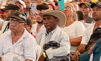 Campesinos atendiendo un evento
